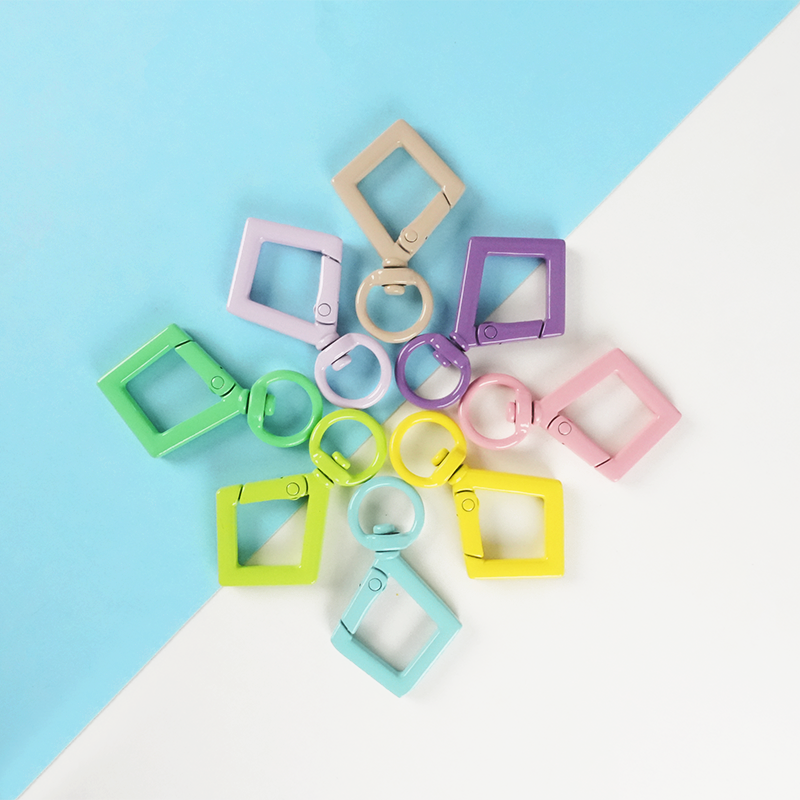 Candy-Colored Diamond Spring Buckle - Alloy Carabiner Keychain