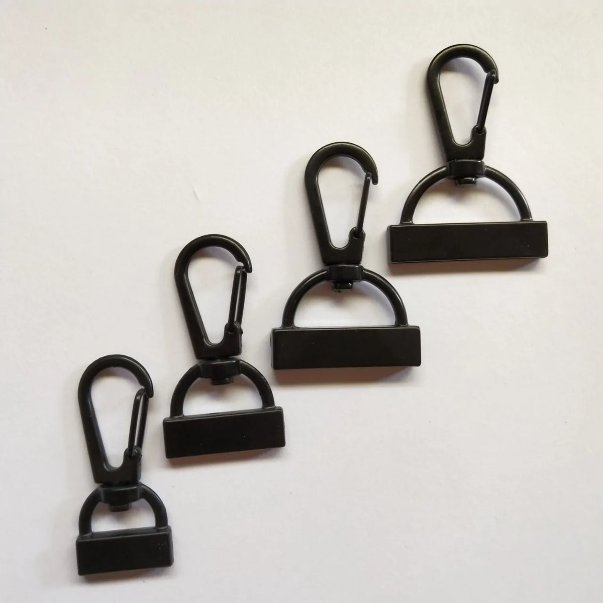 Decorative Zinc Alloy Double-Hole Spring Lock Dog Buckle From Guangzhou